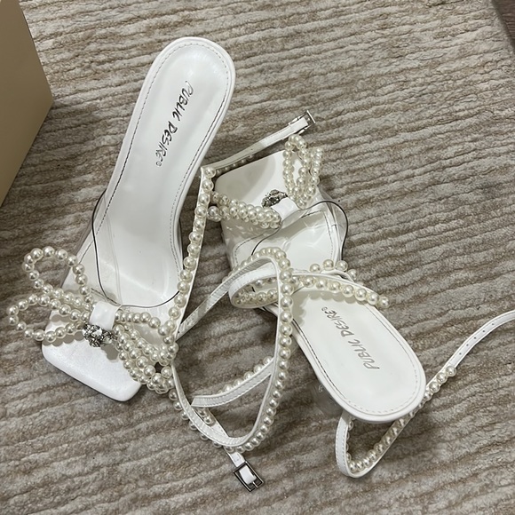 COPY - GLIMMER WHITE WRAP AROUND PEARL DETAIL BOW SQUARE TOE CAKE STAND HEELS - Picture 3 of 3